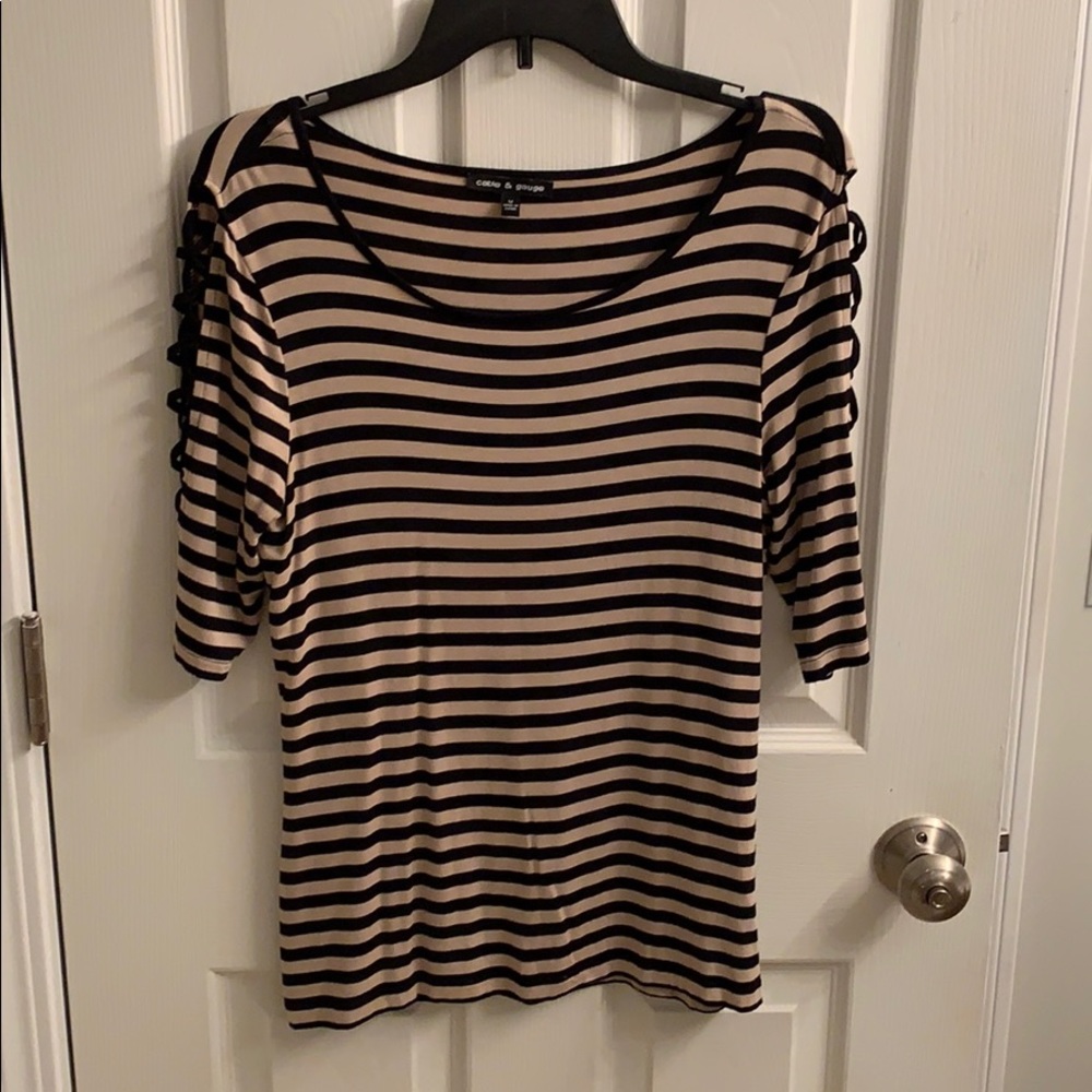 Cable & Gauge tee with Cut Out Sleeve